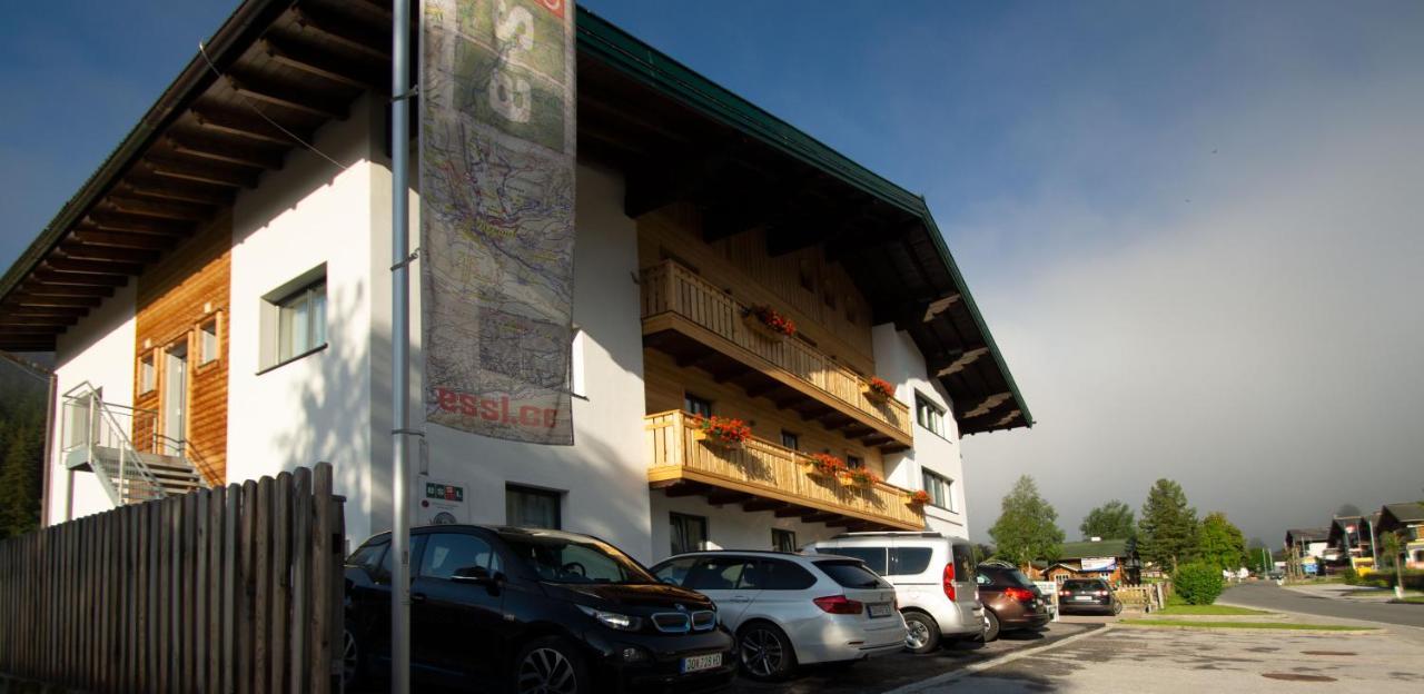 Essl In Filzmoos Hotell Exteriör bild